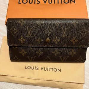 Authentic Louie Vuitton International Long Wallet